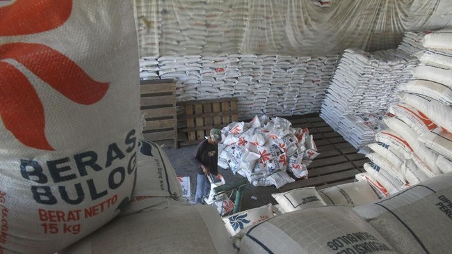 Perusahaan Umum Badan Urusan Logistik (Bulog) berencana membuat beras dalam kemasan kecil atau saset guna menghindari kecurangan mafia-mafia beras.