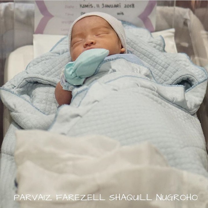 <p>Nama si baby adalah Parvaiz Farezell Shaquill Nugroho. Beberapa netizen memuji nama yang indah ini, meski ada yang bilang namanya agak susah diucapkan. (Foto: Instagram @adinugroho_st)</p>