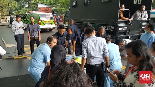 FOTO: Suasana Saat Selasar Gedung BEI Roboh