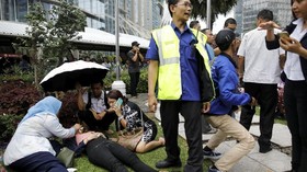 FOTO: Suasana Saat Selasar Gedung BEI Roboh