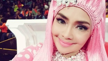 Iyeth Bustami Bikin Bingung Soal Lepas Hijab, Suami Buka Suara