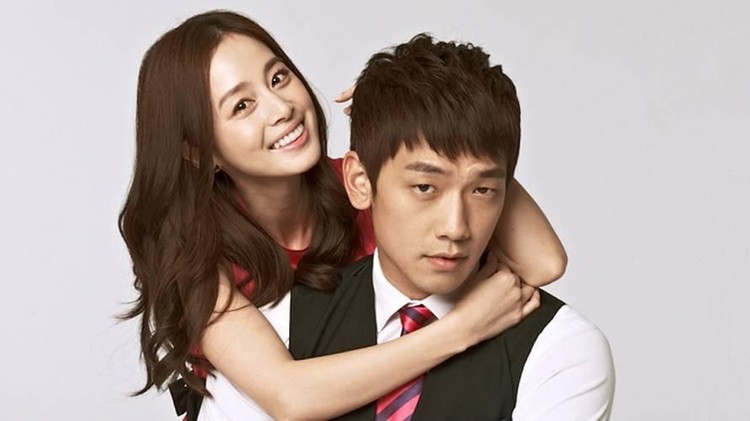 Penyanyi Rain dan istrinya, Kim Tae Hee sedang berbahagia menyambut kelahiran anak keduanya.