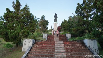 SUMPAH JUANG CHRISTINA TIAHAHU