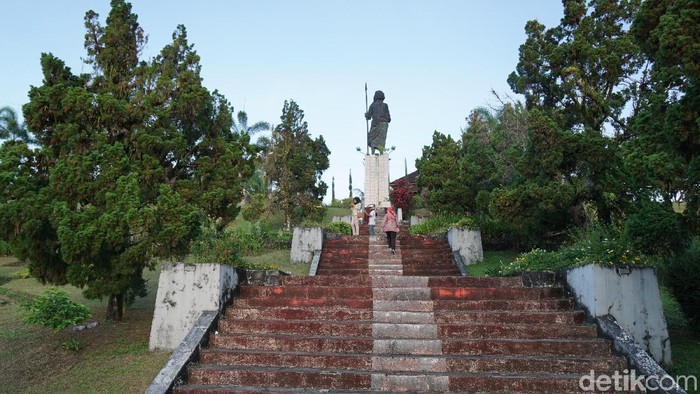 patung Martha Christina Tiahahu