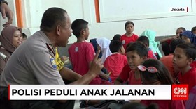 Anak-anak Jalanan di Kota Tua Diajarkan Membaca & Berhitung