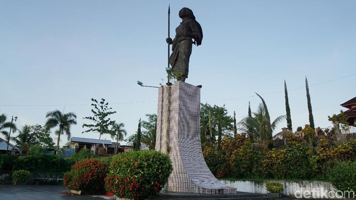 patung Martha Christina Tiahahu
