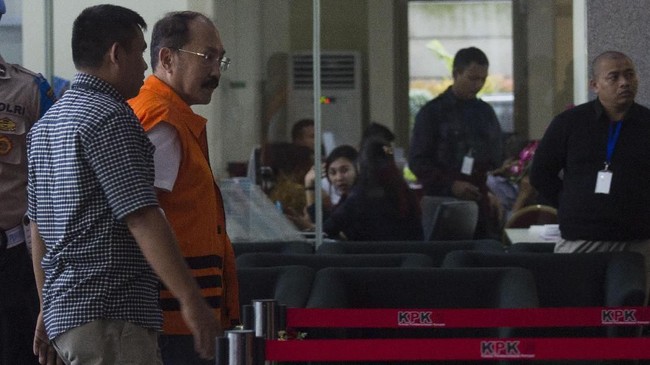 Fredrich Yunadi menghadapi sidang perdana dalam kasus perintangan penyidikan kasus korupsi yang menjerat Setya Novanto.