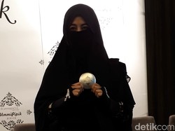Pelesiran ke Singapura, Umi Pipik Titip Pesan Menyentuh ke 4 Anak
