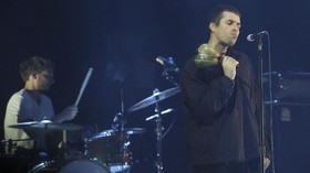 FOTO: Aksi Tengil Liam Gallagher di Jakarta