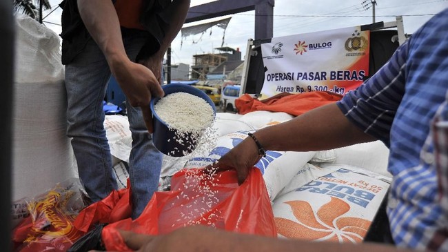Sebanyak 20 ribu beras ton asal Thailand dijadwalkan bakal masuk ke Sumatera Utara (Sumut) melalui Pelabuhan Belawan pada 17 Februari 2018 mendatang.