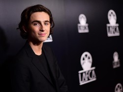 Timothee Chalamet Bintangi Biopik Musisi Bob Dylan
