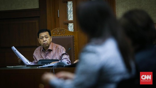 Sidang lanjutan korupsi e-KTP, pengusaha penukaran uang yang menjadi saksi bagi Setnov mengaku transaksi uang ke Singapura cukup panjang dan rumit.