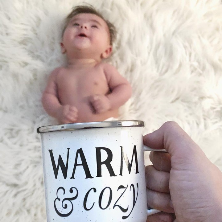 <p>Wah, ada si imut di dalam cangkir. (Foto: Instagram/ @jkneavy)</p>