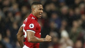 Valencia Minta Maaf Like Seruan Pemecatan Mourinho dari MU