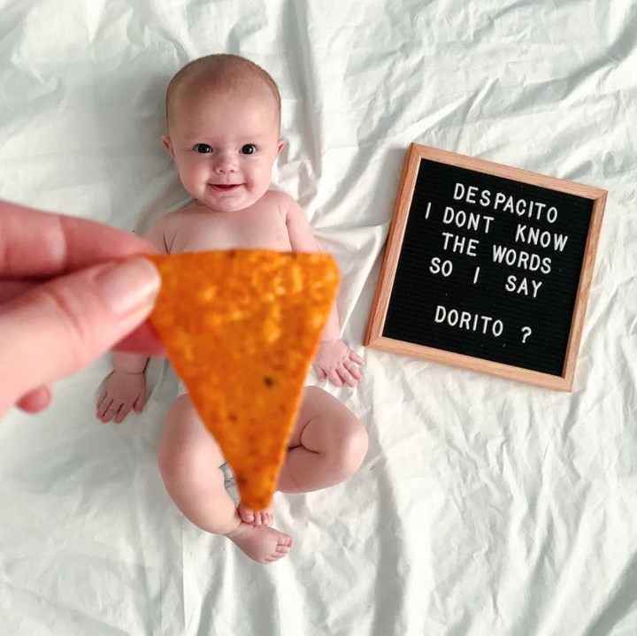 <p>Siapa sangka dorito juga bisa jadi penutup badan si kecil. Hi-hi-hi. (Foto: Instagram/ @mummy.mack)</p>