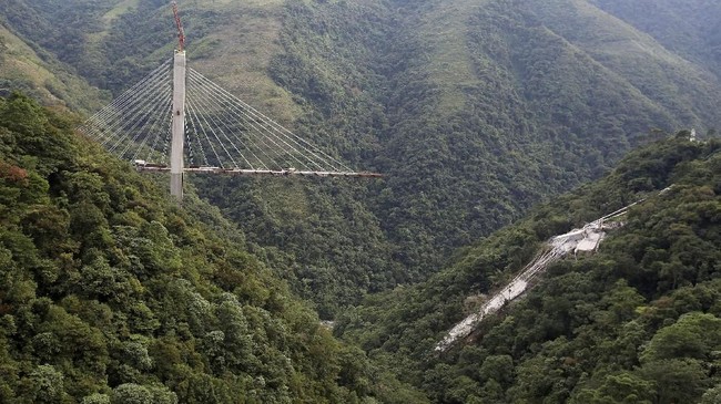 FOTO: Ketika 10 Pekerja Kolombia Tewas Akibat Jembatan Ambruk