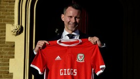 Ryan Giggs Tangani Timnas Wales