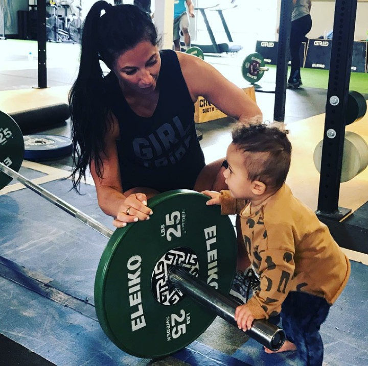 Jangan-jangan putra Emily ikut jejak sang bunda nih. Jadi atlet. He-he-he.  (Foto: Instagram/emilybreeze)