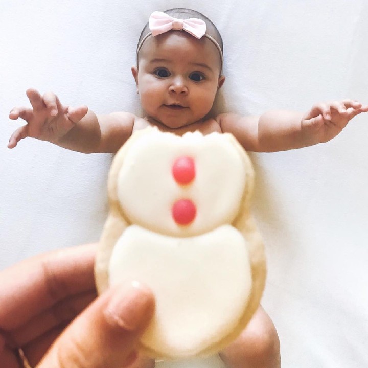 <p>Eh, boneka saljunya pakai bando, Bun. Lucu ya? (Foto: Instagram/ @chelseakhaila)<br /><br /></p>