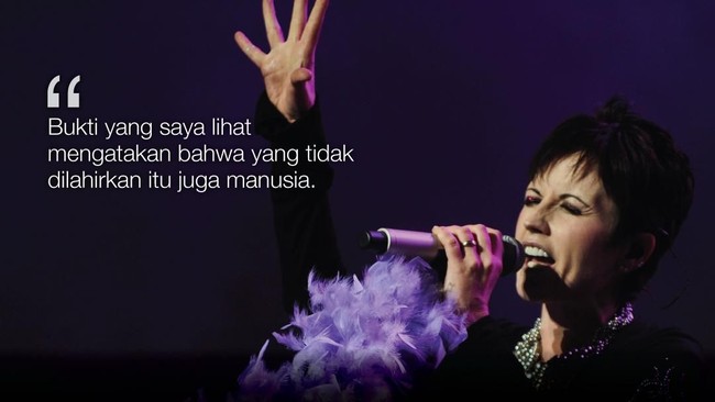 FOTO: Celoteh Liar Dolores O'Riordan 'The Cranberries'