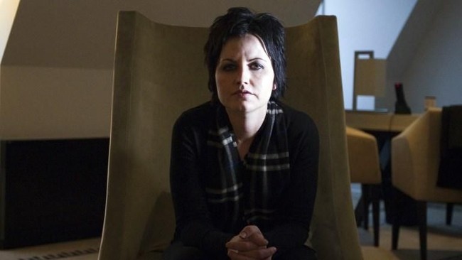 Dolores 'The Cranberries' meninggal pada Senin (15/1) pagi waktu Inggris. Ia meninggalkan banyak kenangan bagi penggemarnya, terutama yang tumbuh pada  '90-an.