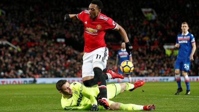 Manajer Manchester United, Jose Mourinho, tidak mempermasalahkan jarak 12 poin dengan Manchester City. Tetapi Mourinho mengakui perbedaan poin itu masih besar.