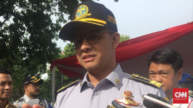 Gubernur DKI Anies Baswedan menyebut kebijakannya soal penutupan Jalan Jatibaru Raya, Tanah Abang, dalam masa transisi sehingga akan ada penyesuaian.