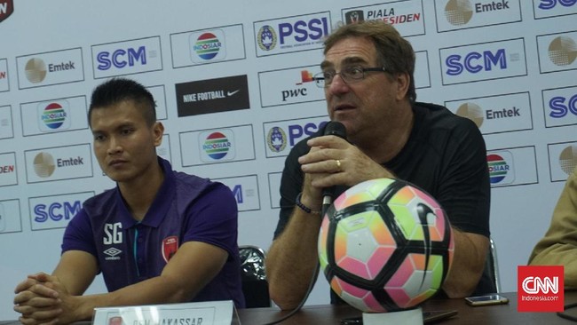 Mantan pelatih PSM Makassar, Robert Rene Alberts, mengungkapkan alasan tak kapok melatih di klub-klub Indonesia.