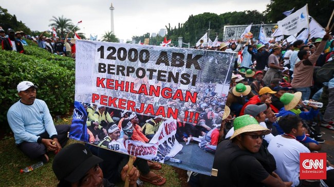 Para nelayan berharap Jokowi dalam pertemuan siang ini, mengajak Menteri KKP Susi Pudjiastuti yang selama ini melarang penggunaan cantrang.