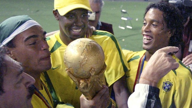 Akhir Juni menjadi momen spesial bagi legenda sepak bola Ronaldinho yang disebut sebagai kebahagiaan tak berujung.