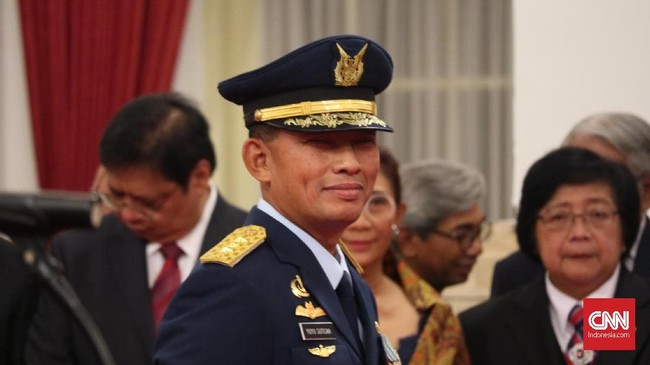 Yuyu Sutisna mendapat kenaikan pangkat menjadi Marsekal TNI setelah dirinya resmi dilantik oleh Presiden Jokowi sebagai Kepala Staf Angkatan Udara.