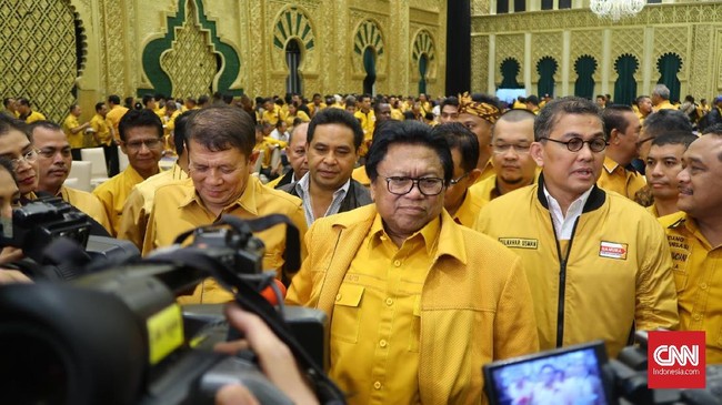 Partai Hanura tengah dilanda konflik internal. Ketua Dewan Pembina Wiranto diminta netral sesuai dengan munaslub Bambu Apus yang menetapkan OSO sebagai ketum.
