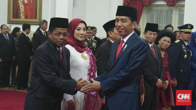 Mantan Menteri Sosial Khofifah Indar Parawansa menitipkan pelaksanaan Program Keluarga Harapan (PKH) pada Mensos baru, Idrus Marham.