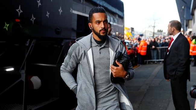 Everton menjadi klub baru Theo Walcott. The Toffees mengontrak Walcott dengan durasi tiga setengah tahun setelah memastikan sang pemain lulus tes medis.