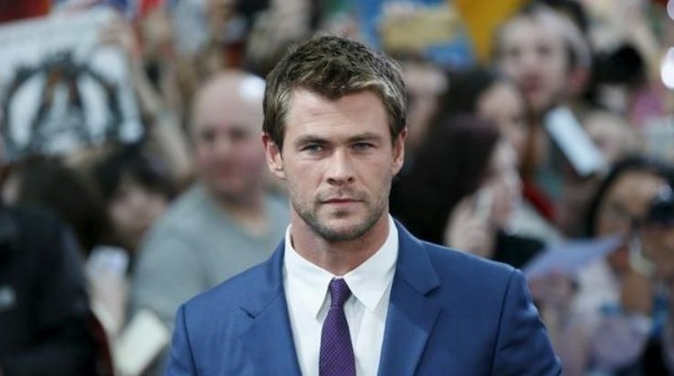 Aktor Chris Hemsworth menawarkan kelas olahraga online gratis untuk mengisi waktu di rumah kala mencegah penularan virus Corona&period; Tertarik&comma; Bun&quest;