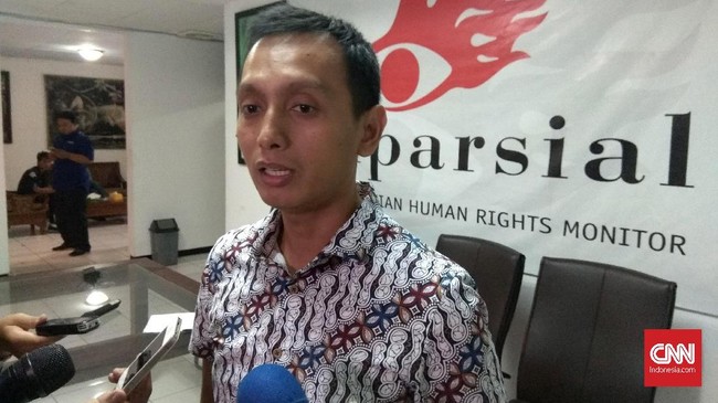 Direktur Imparsial Al Araf mengatakan kerusuhan 22 Mei tidak jelas arahnya dantidak berdampak pada perekonomian di Indonesia.