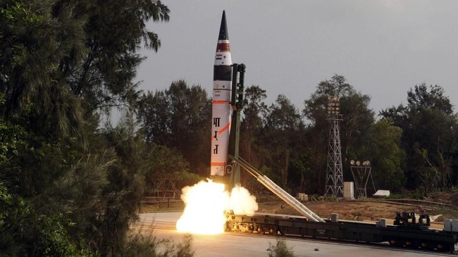 India mengklaim berhasil menguji coba rudal balistik antarbenua (ICBM) Agni-V. Agni-V disebut-sebut sebagai ICBM paling mutakhir dalam gudang senjata India.