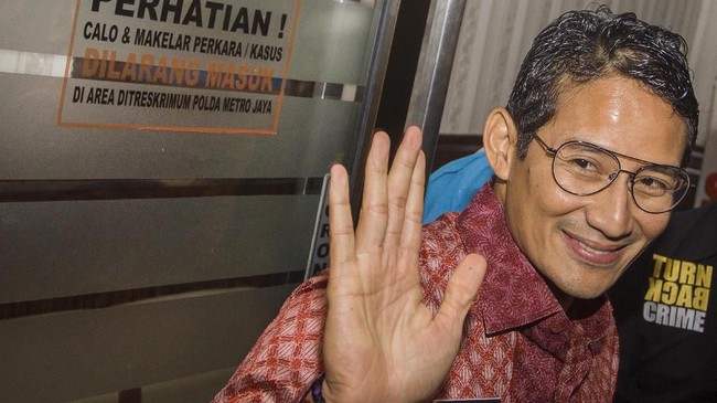 Sandi memberi tugas swafoto kepada para siswa selama penyelenggaraan Asian Games. Selama gelaran itu, sekolah akan diliburkan agar mengurangi kemacetan di DKI.