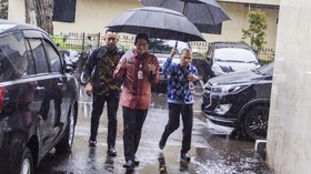 Salah Naik Mobil, Sandiaga Uno Jewer Ajudan