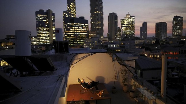 FOTO: Mencari Kebebasan di Puncak Gedung Tel Aviv