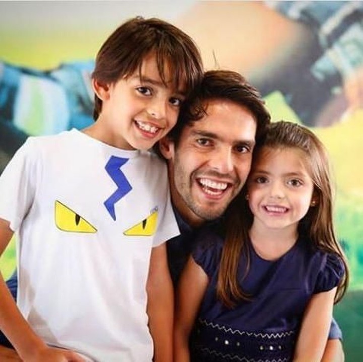 <p>Ekspresi bahagia ayah dan anak-anaknya. (Foto: Instagram Kaka)</p>