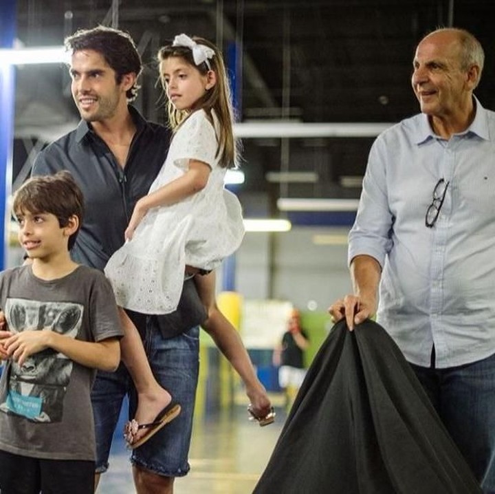 <p>Ayah dan ibu mungkin bisa berpisah, tapi hubungan ayah dan anak nggak akan berubah. (Foto: Instagram Kaka)</p>