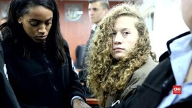 VIDEO: Ahed Tamimi Tetap Ditahan Sampai Akhir Persidangan