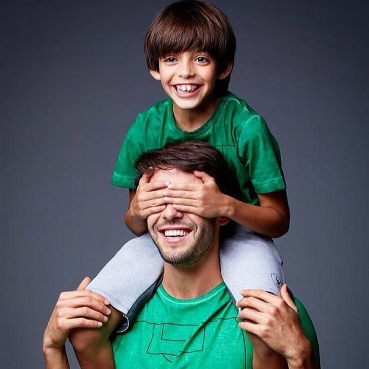 <p>Ayah Kaka ditutup matanya sama Kakak Luca. (Foto: Instagram Kaka)</p>