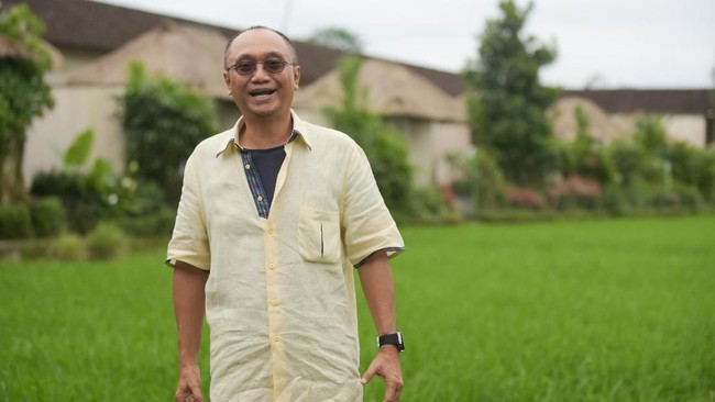 Penyair Bali ini menginspirasikan puisi ke dalam propertinya. Seperti apa aplikasinya?