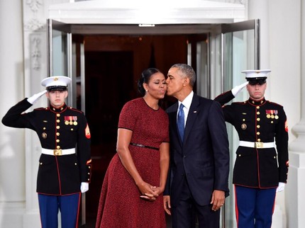 Barack Obama & Michelle Mesra di Ultah Nikah Ke-27, Couples Goals!