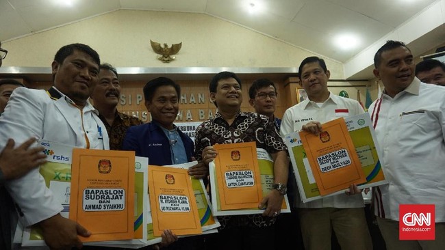 KPUD Jabar mulai menerima perbaikan dan pelengkapan syarat paslon Pilgub Jabar mulai Kamis (18/1). Jika tidak melengkapi maka dinyatakan gugur.