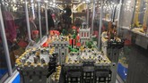FOTO: Menjelajah Imaji Dunia LEGO di Polandia Beragam imajinasi terbentuk dalam pameran mainan LEGO di kota Wroclaw, Polandia.