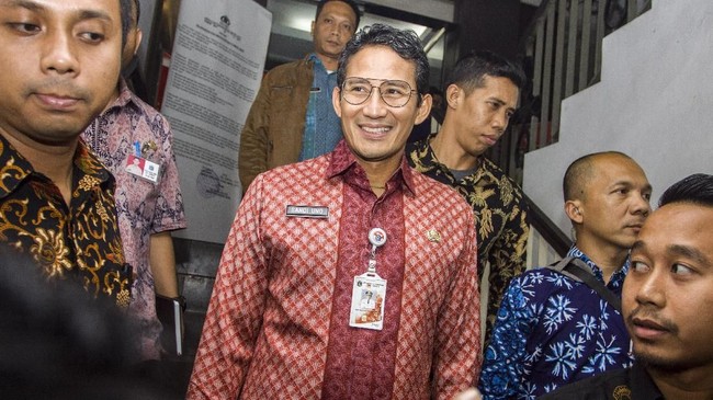 Wakil Gubernur DKI Jakarta Sandiaga Uno tidak takut eksistensi tempat hiburan malam di Jakarta akan bertentangan dengan destinasi wisata halal.