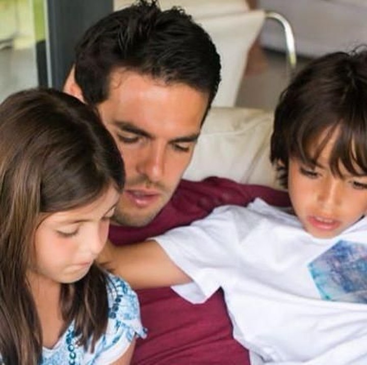 <p>Nggak ada yang lebih berharga ketimbang menghabiskan waktu bersama buah hati tercinta. Seperti yang dilakukan mantan playmaker AC Milan, Kaka, nih, Bun, yang nggak mau kehilangan banyak momen dengan anak-anaknya. (Foto: Instagram Kaka)</p>